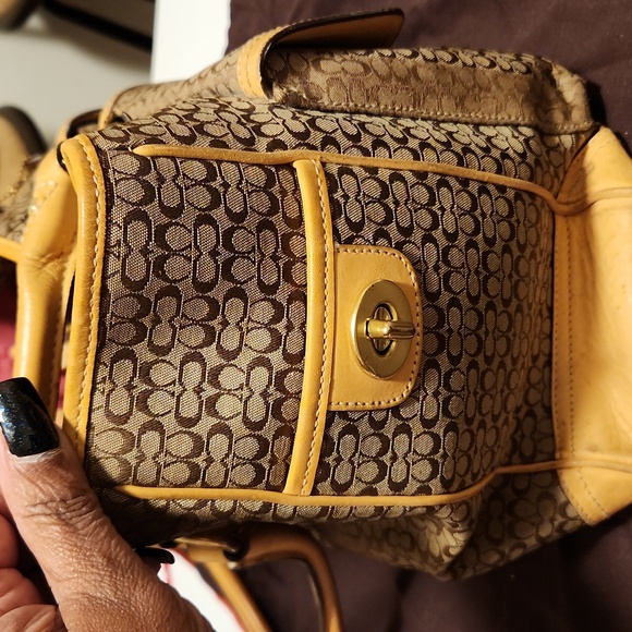 Coach Brown and Tan Large Signature Laptop bag (NEEDS  MINOR HANDLE REPAIR) - Picture 6 of 16